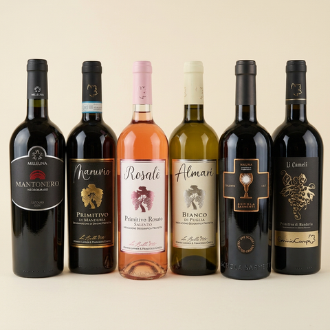 Apulien-Probierpaket mit Mantonero, Maruvio, Rosalé, Almarí, Nauna und Li Cameli auf cremefarbenem Hintergrund
