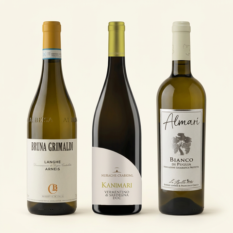 Weißwein-Probierpaket mit Bruna Grimaldi Langhe Arneis, Nuraghe Crabioni Kanimari und La Bella Vita Almarí auf cremefarbenem Hintergrund
